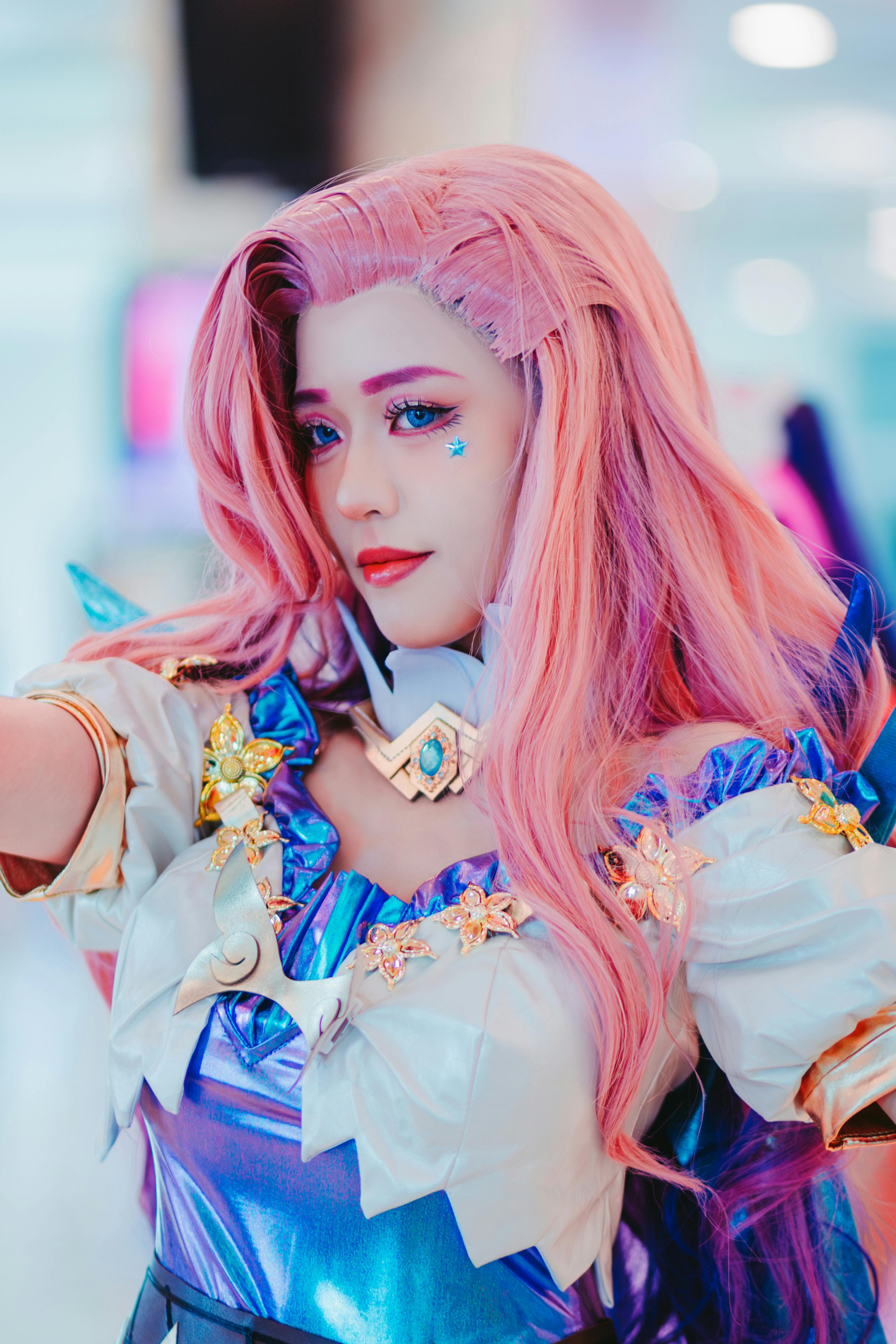 What Are The Benefits Of Wearing A Wig With An Adhesive? Wig Glue reviews