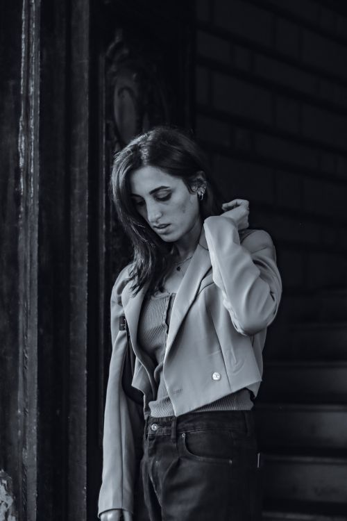 Free Elegant black and white portrait of a woman in a blazer, exuding a pensive mood. Stock Photo