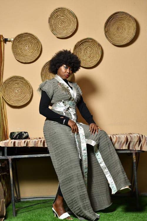 Бесплатное стоковое фото с Афро, бальное платье, вертикальный выстрел