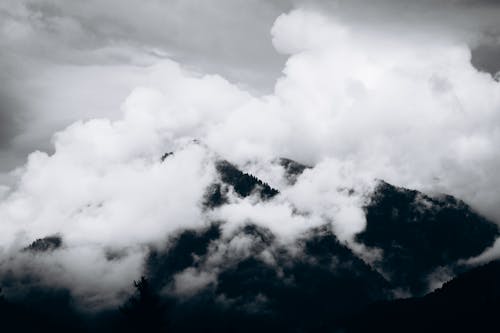 Foto profissional grátis de aerofotografia, cadeia de montanhas, céu com cores intensas