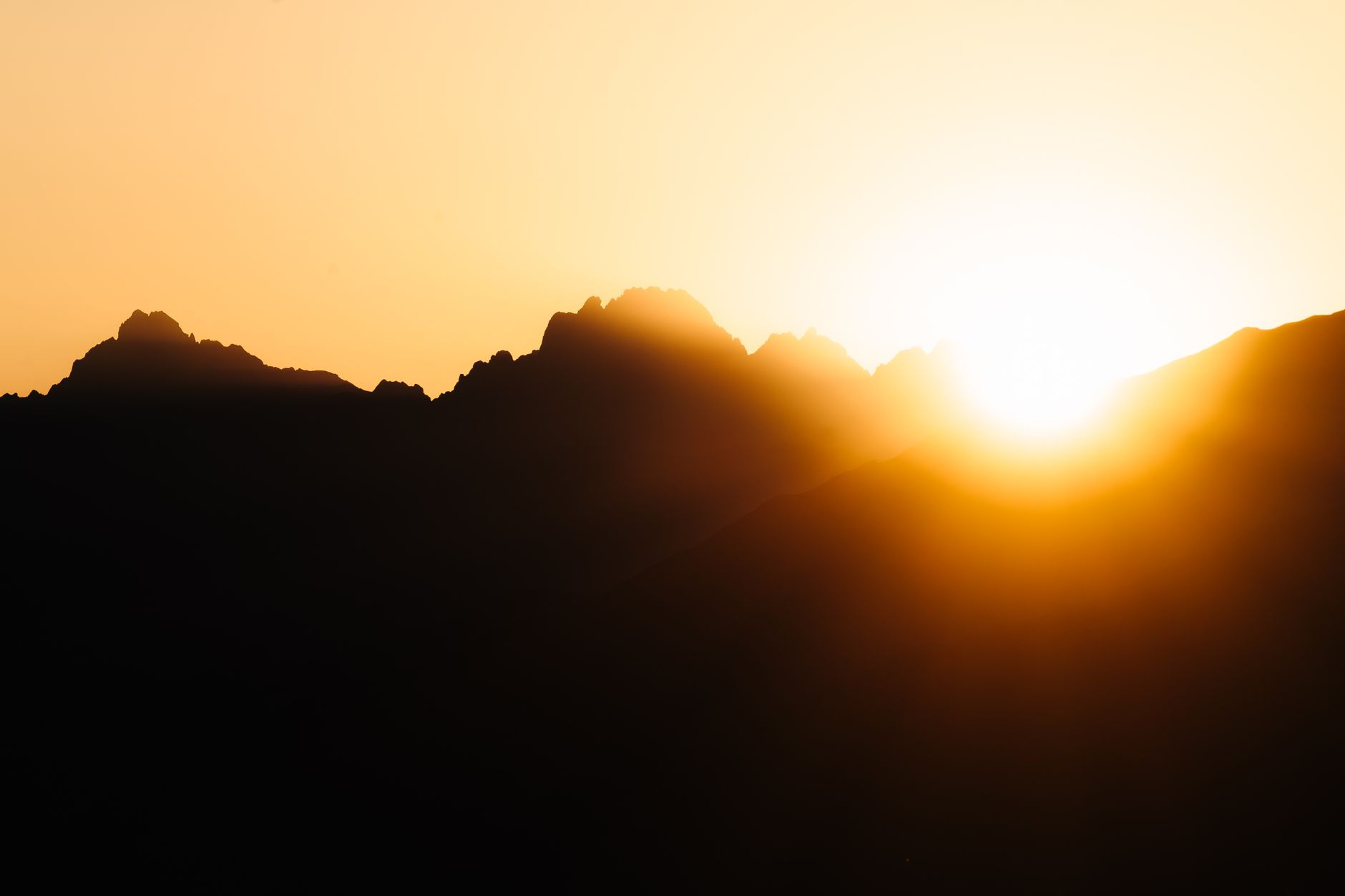 Solo Travel Breakthrough: How a 5-Minute Morning routine Boosts Confidence