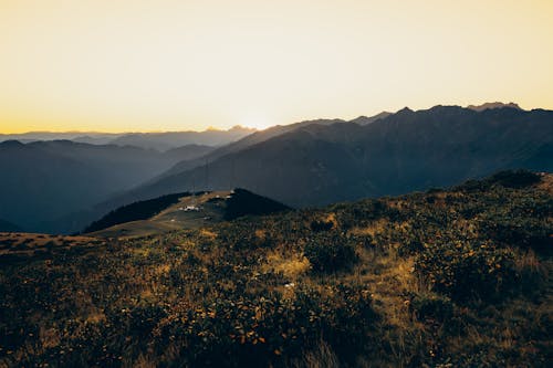 Photos gratuites de chaîne de montagnes, champ, collines