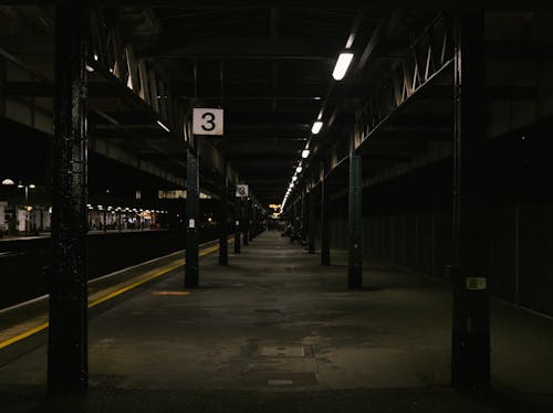 그림자, 기차역 플랫폼, 도시의의 무료 스톡 사진