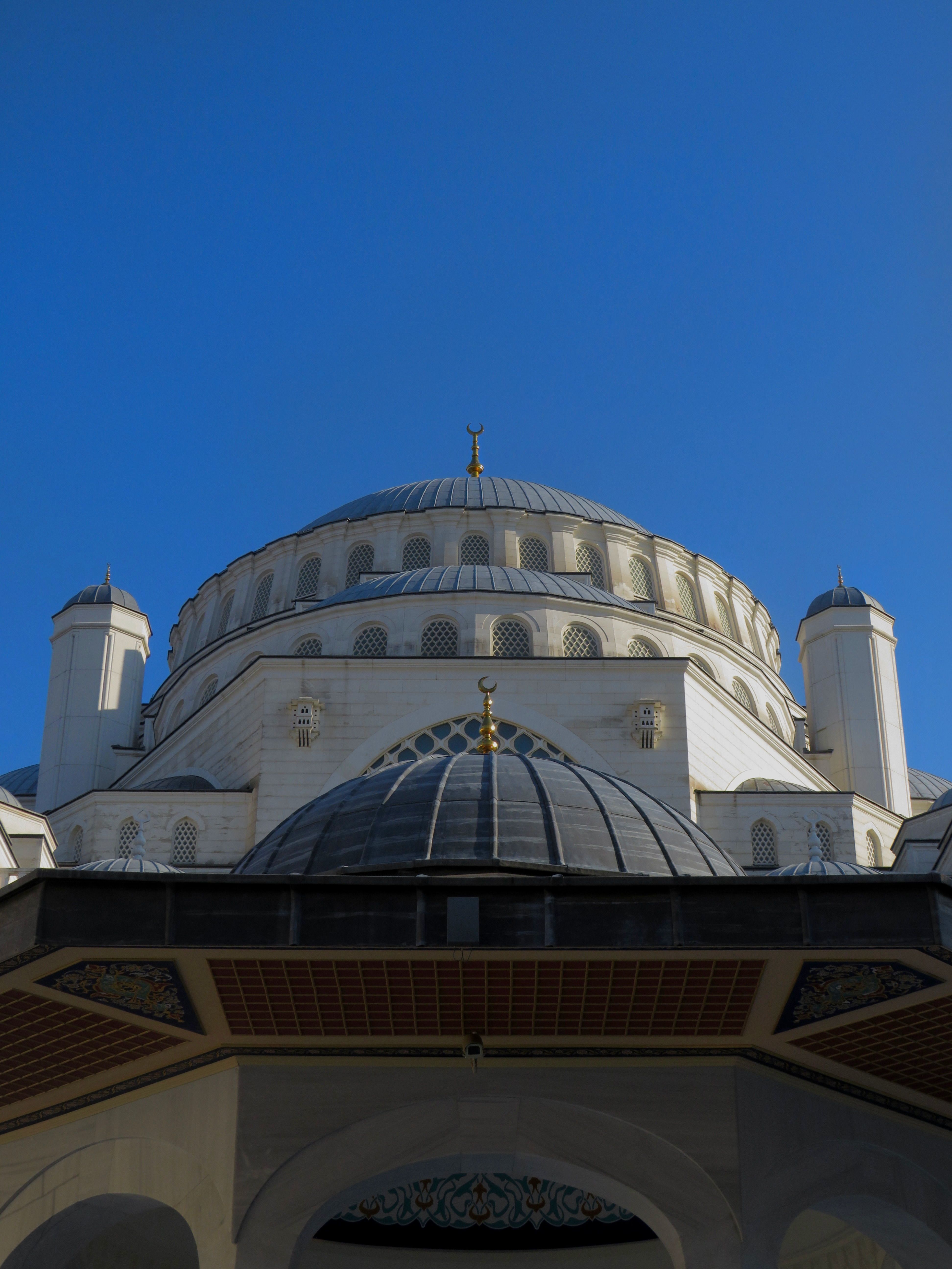 Jamia Masjid Al-Sadiq Mosque in Pakistan · Free Stock Photo