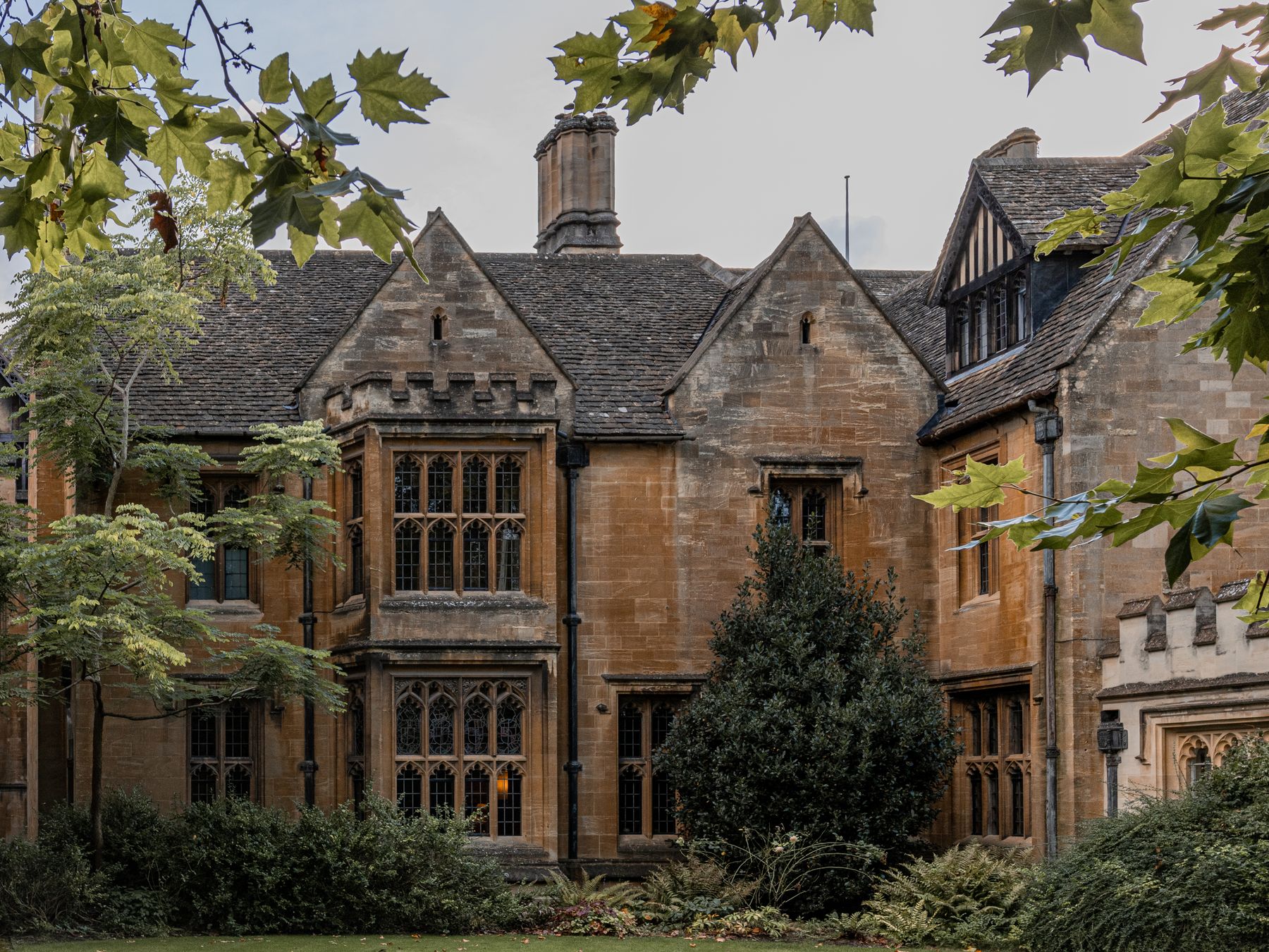Welham Green — student move with boxes and a van