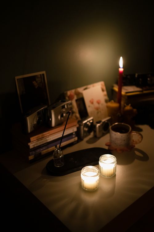 Free Warm and inviting candlelit scene on a tabletop, perfect for relaxation and cozy evenings. Stock Photo