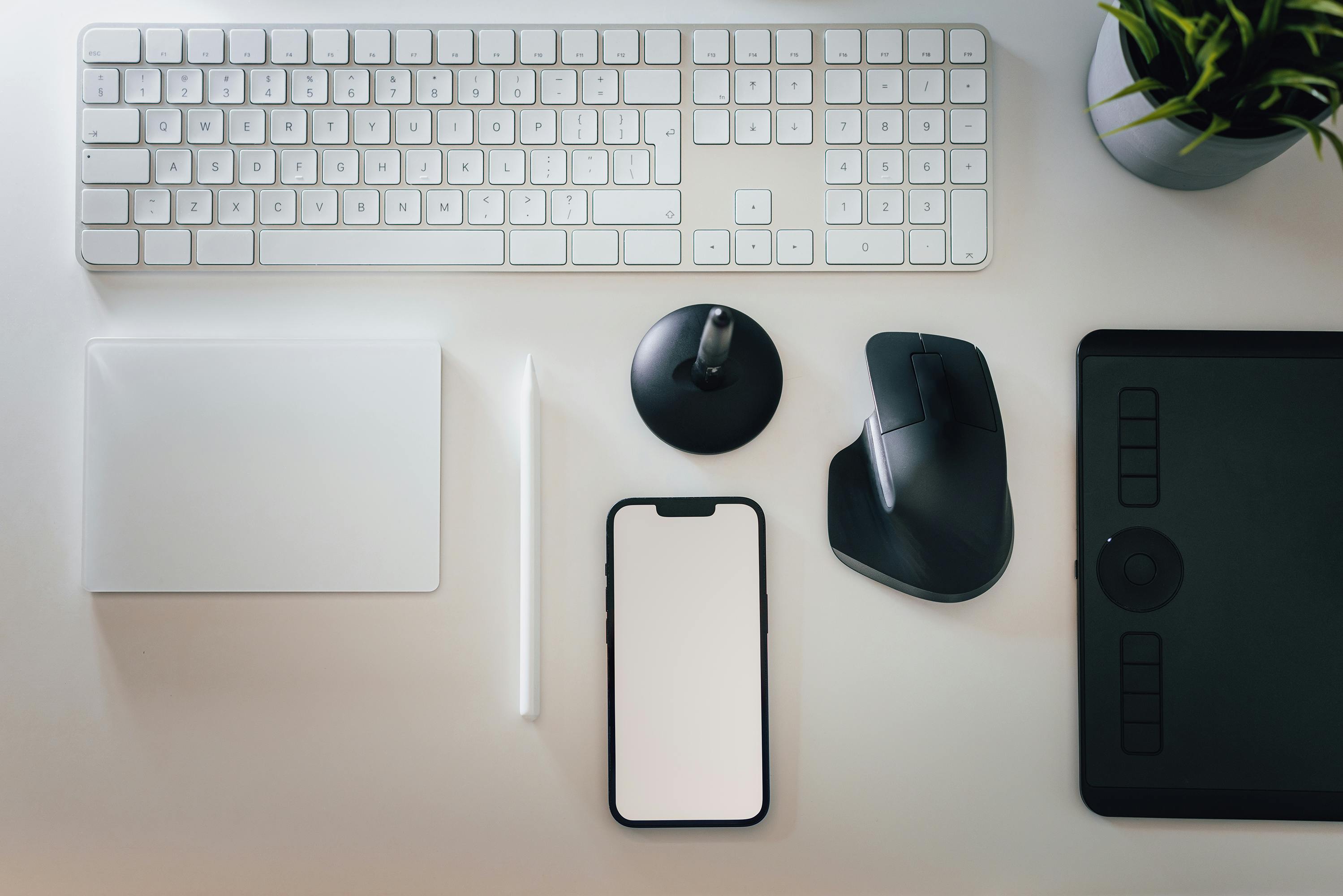 Spring Cleaning Goes Digital: ‘Brunch with Babs’ Shares Tips to Declutter Your Online Life — Photo by Jakub Zerdzicki on Pexe