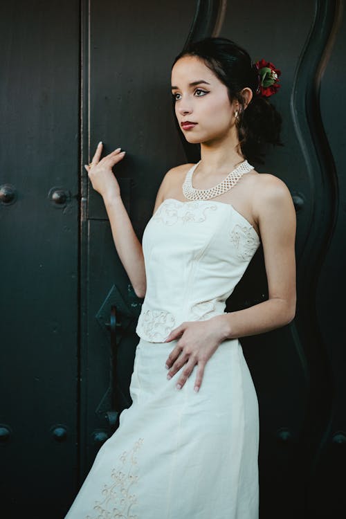 Безкоштовне стокове фото на тему «вертикальні постріл, весільна сукня, весільна фотографія»