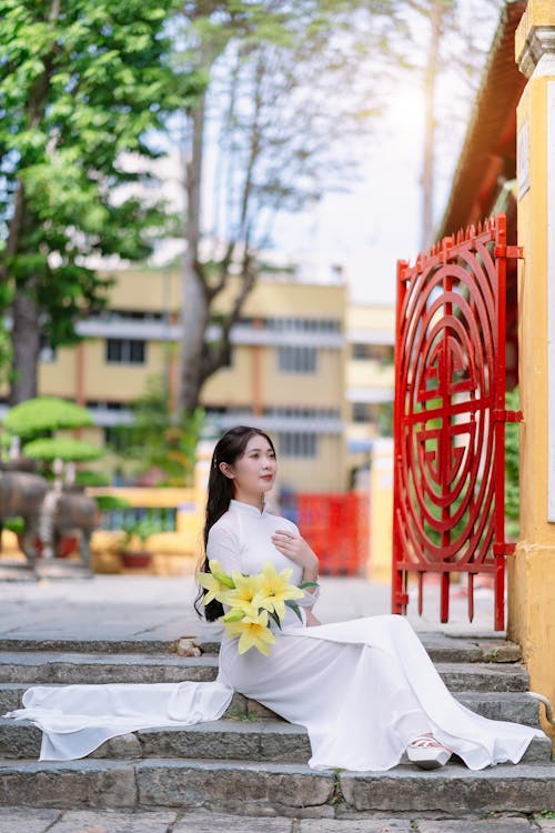 Kostnadsfri bild av asiatisk kvinna, blommor, bröllopsfotografi