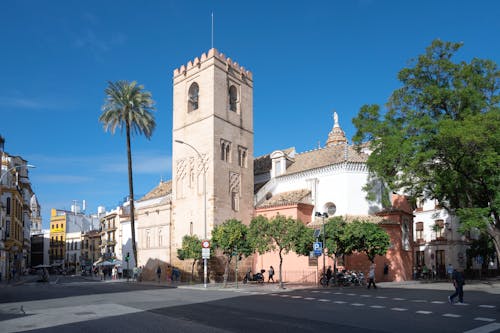 Kostenloses Stock Foto zu bäume, gebäude, kirche santa catalina