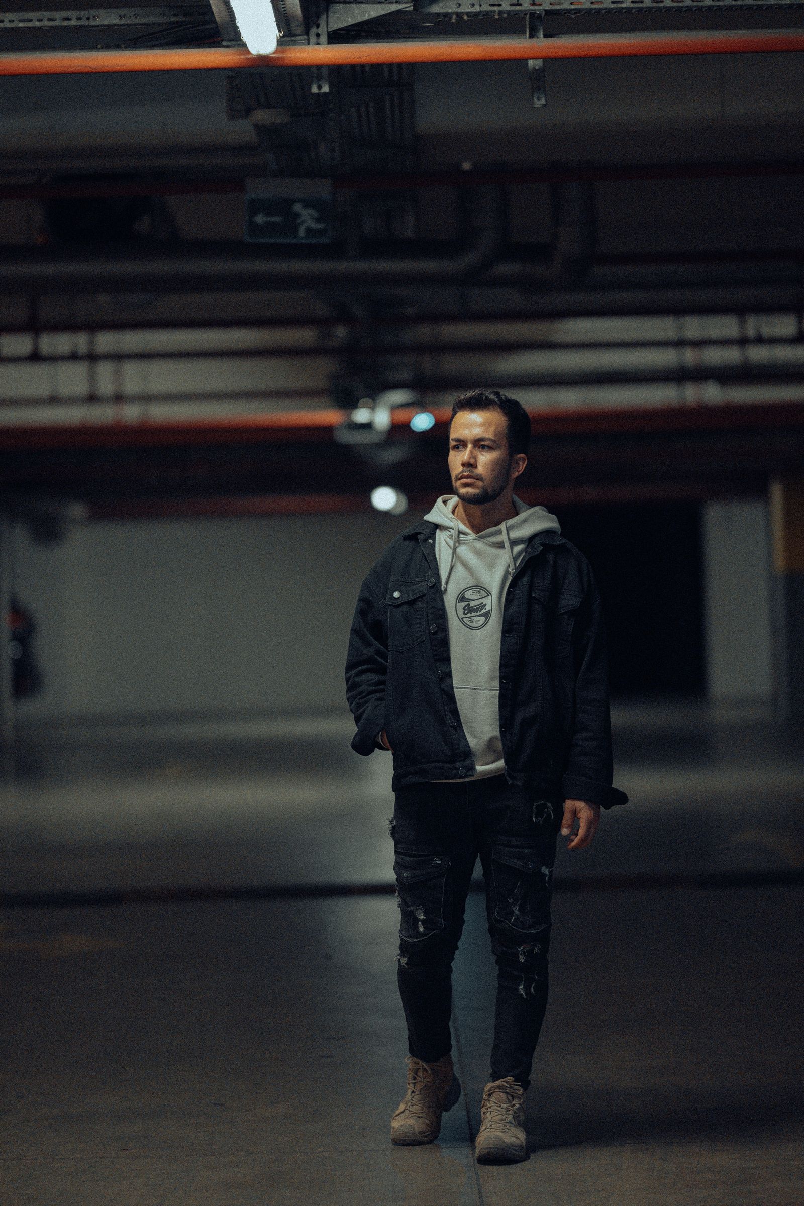 LOOK 06 — OFF DUTY