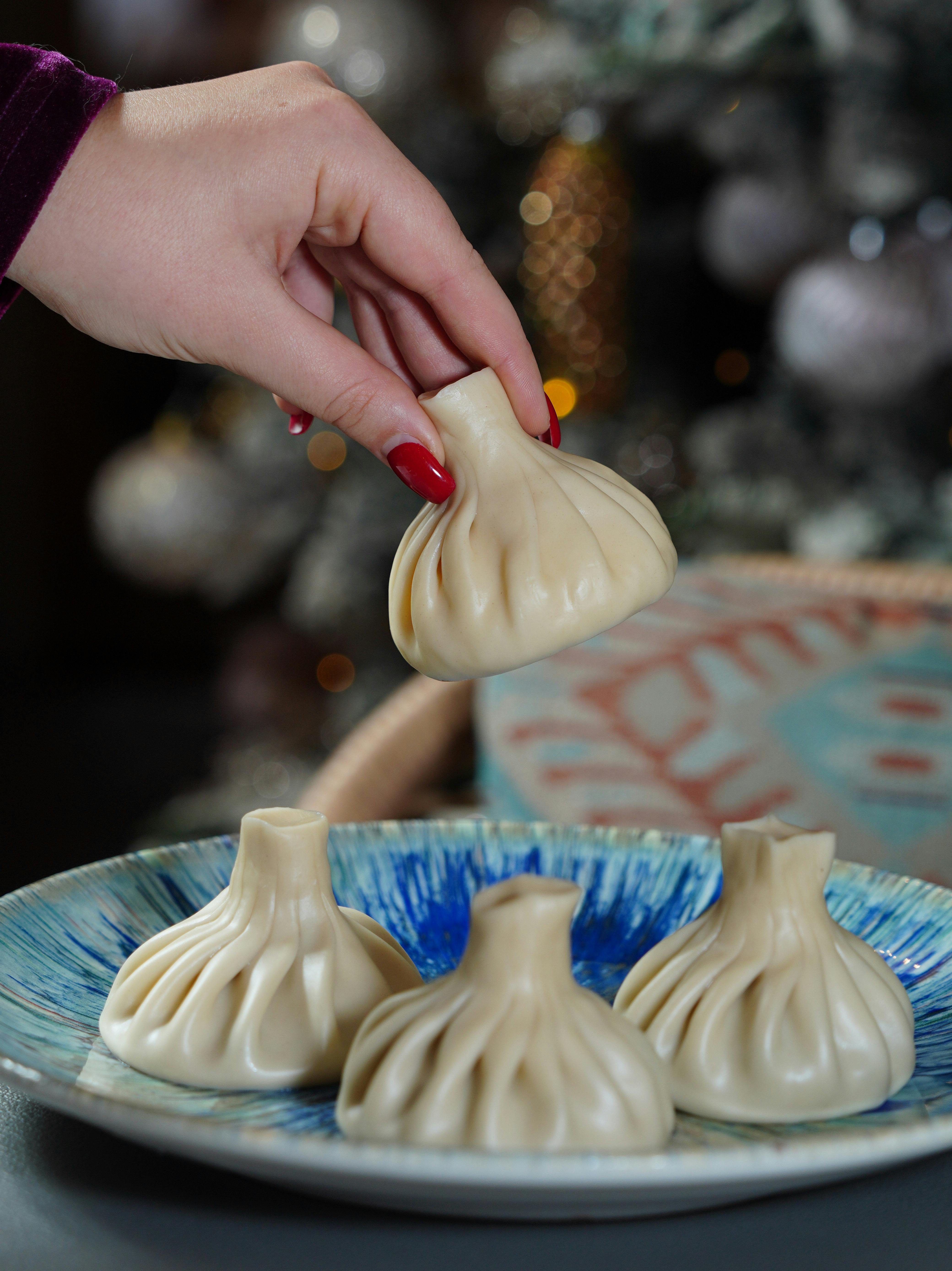 How Do You Properly Prepare And Serve Traditional Korean Fermented Skate (hongeohoe)?