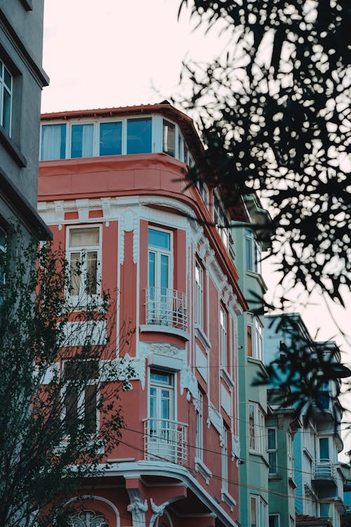 Fotobanka s bezplatnými fotkami na tému budovy, bytové, mesta