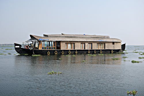 Fotos de stock gratuitas de agua, barca, casa flotante