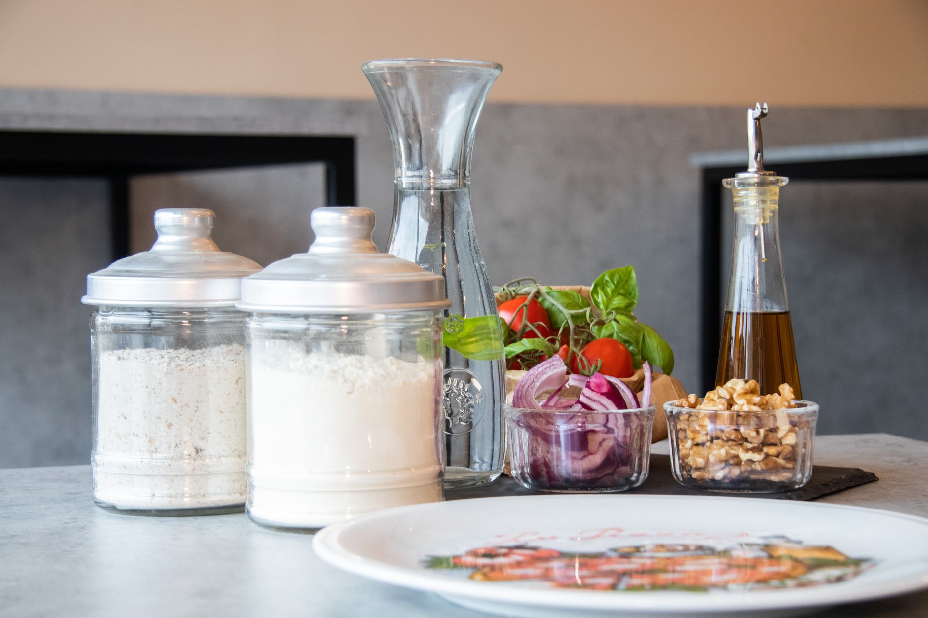 Preparación de un desayuno rápido Ingredientes frescos para un desayuno saludable en una tabla