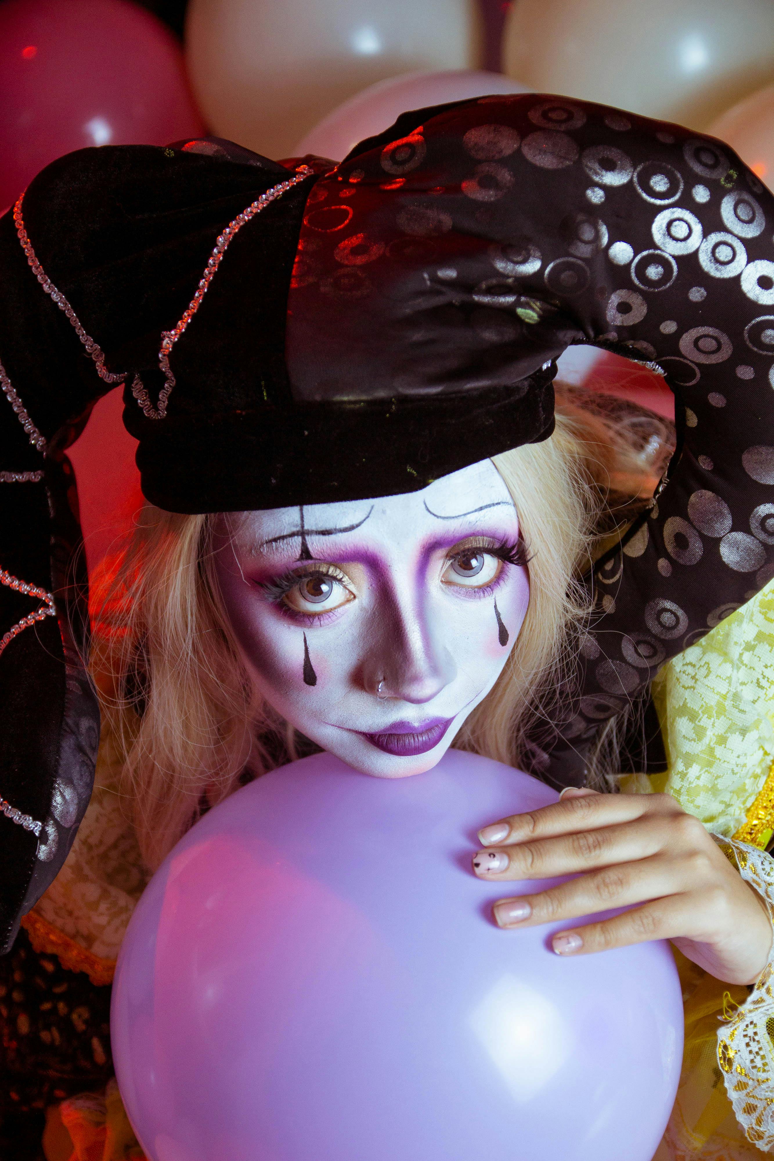 Gratis Kvinde Iført Makeup Og Kostume Til Nytårsaften Kostumefest Lagerfoto