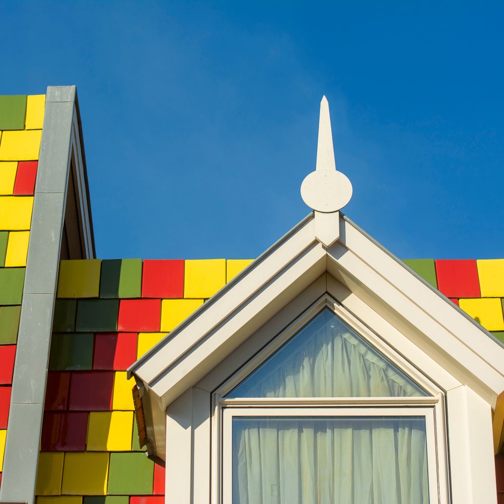 Painters and Decorators in Notting Hill — clean edges cut in around trim and sockets