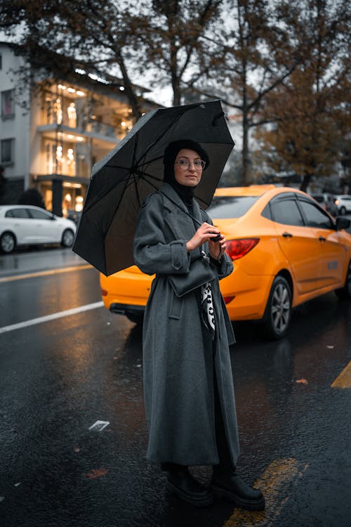 Foto profissional grátis de abrigo, aguardar, chuva