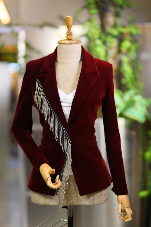 dikey atış, kırmızı takım elbise ceketi, Manken içeren Ücretsiz stok fotoğraf