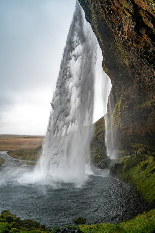Бесплатное стоковое фото с seljalandsfoss, вертикальный выстрел, водопад