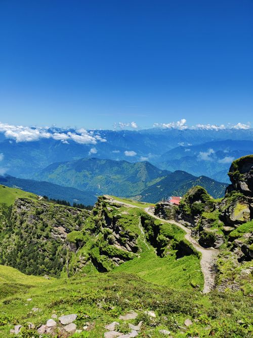Free Explore a stunning mountain trail with lush greenery and panoramic views. Stock Photo