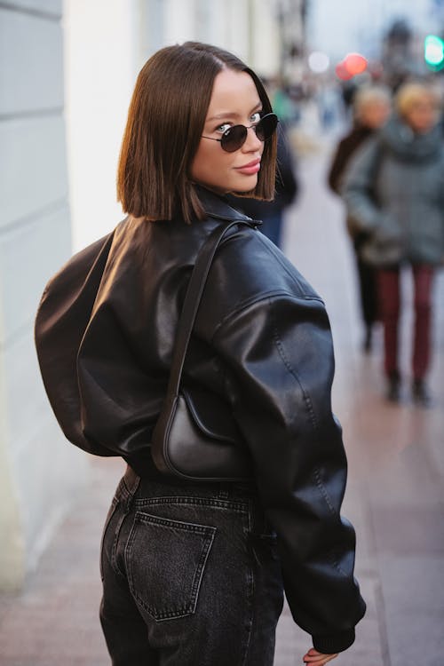 Základová fotografie zdarma na téma kožená bunda, městských ulicích, model
