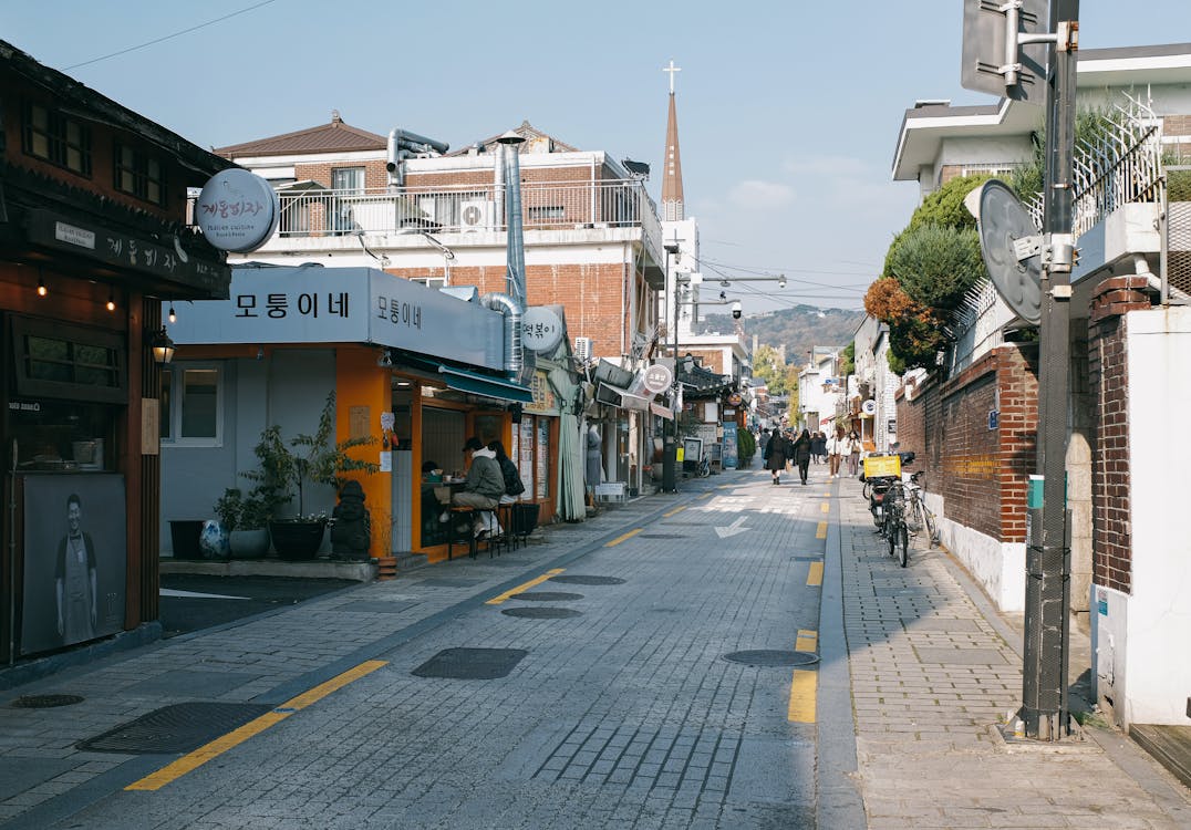 People Eating at a Street Cafe in Seoul, South Korea · Free Stock Photo