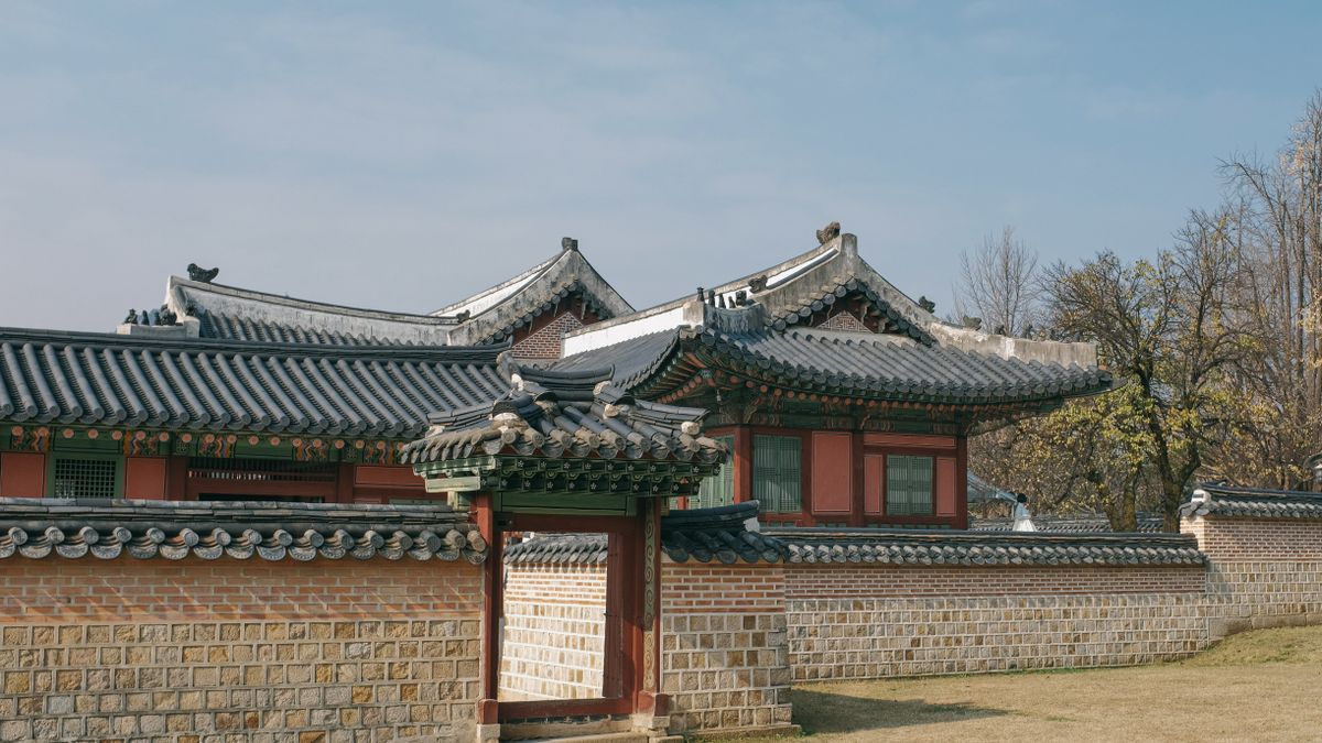 전주 한옥마을 1박 2일 — Explore the beauty of historic Korean architecture at Seoul's Gyeongbokgung Palace.