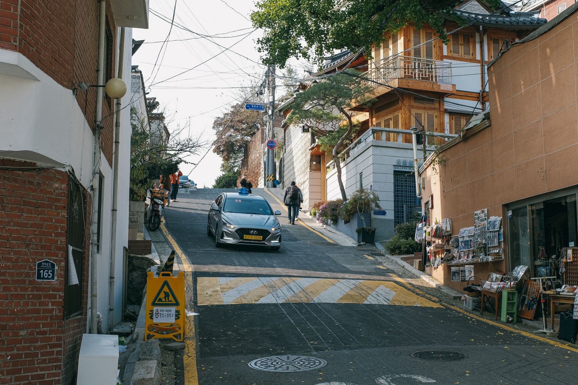 Bukchon Hanok Village: Jelajahi Pesona Desa Tradisional Korea di Jantung Seoul