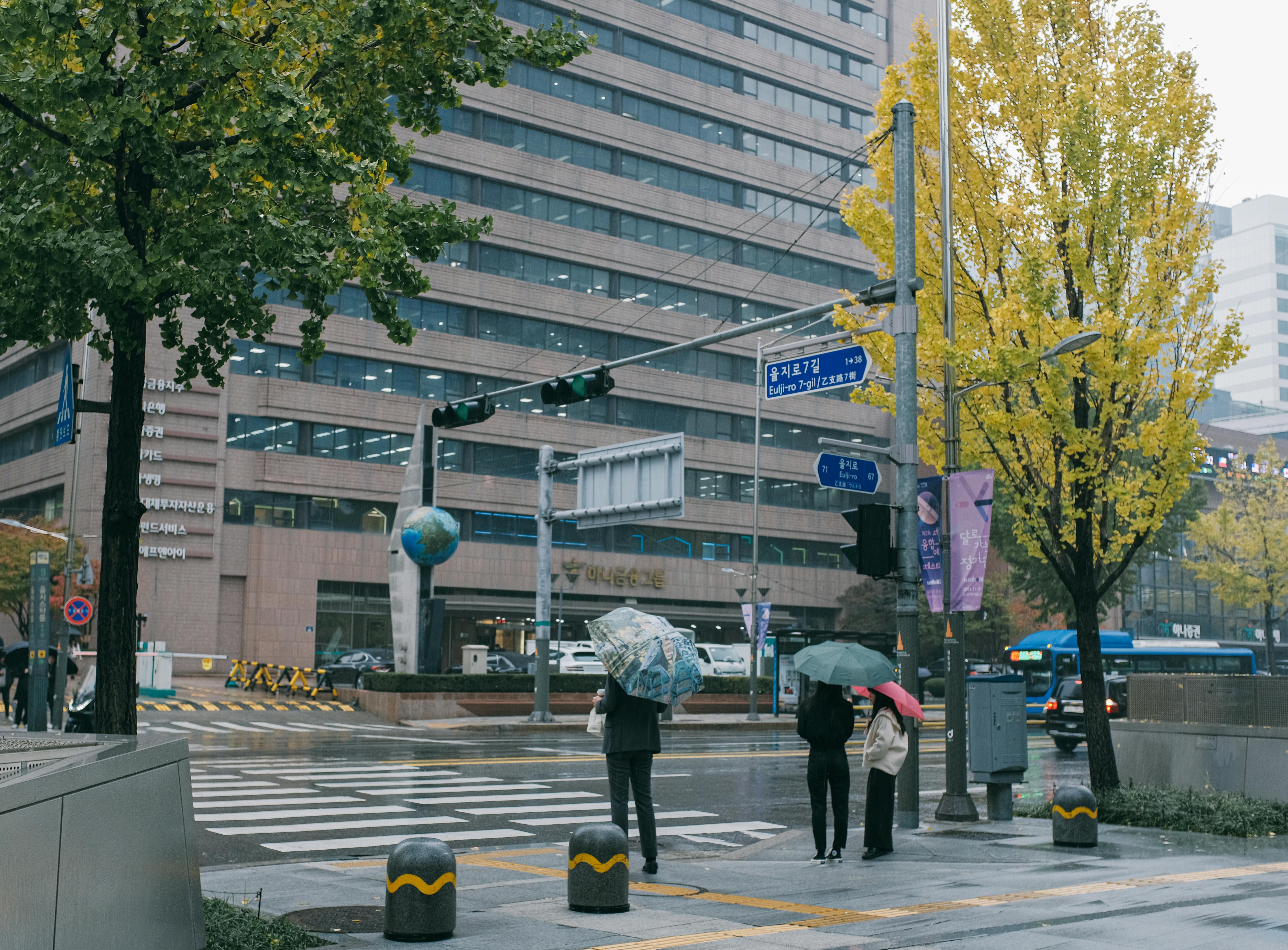 South Korea’s largest crypto exchange Upbit launches Ethereum blockchain with Optimism Foundation support — Photo by Huy Phan