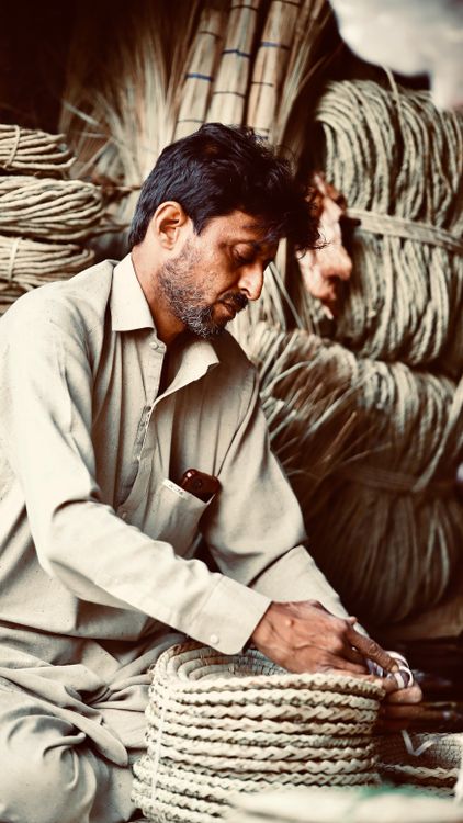Man Making Rope Man Tying the Rope · Free Stock Photo