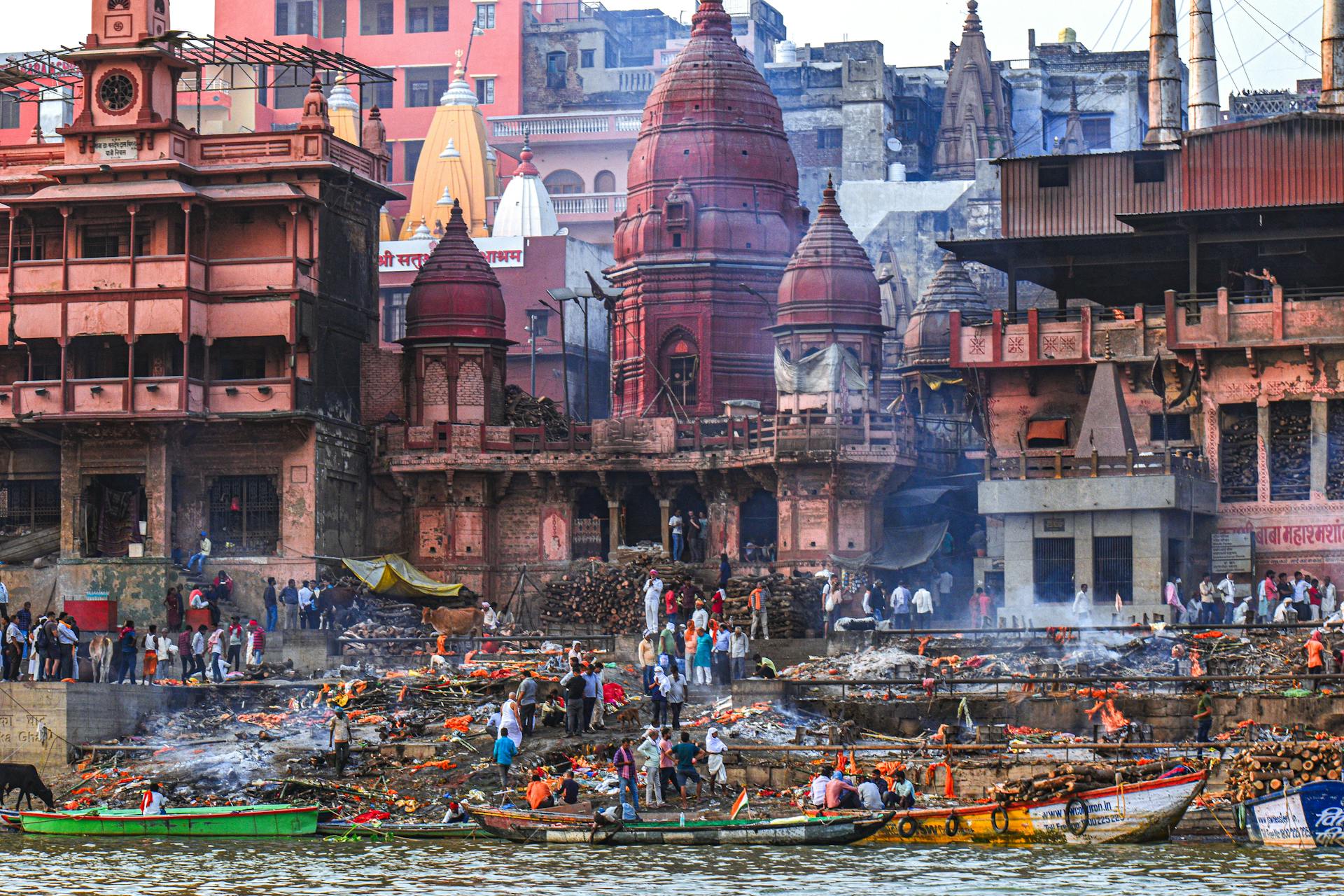 Photo of the Manikarnika Ghat in Varansi, India