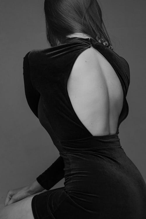 Безкоштовне стокове фото на тему «вертикальні постріл, відкрита спина, жінка»
