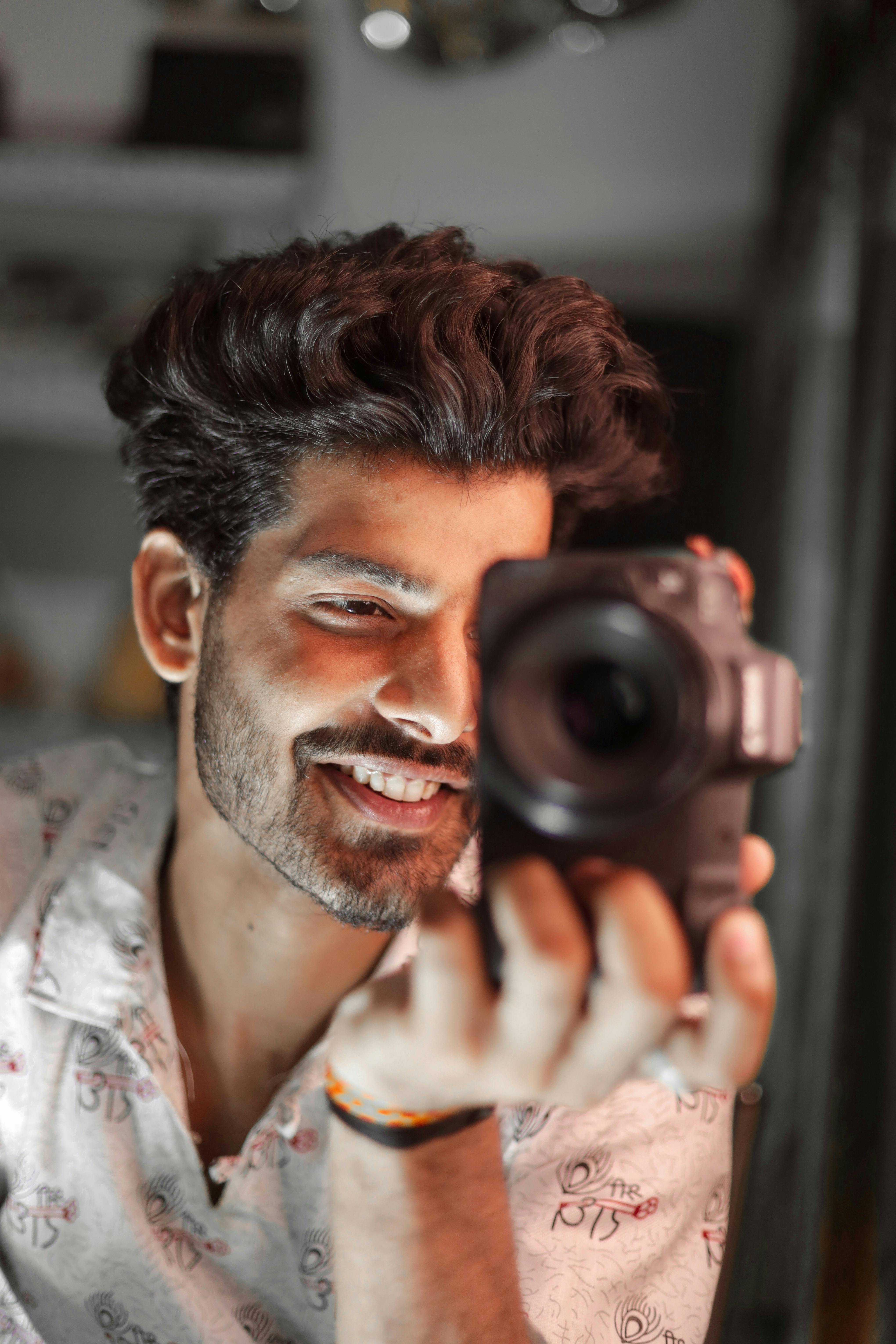 Guys, Follow These 5 Steps to Take a Good Selfie (Updated March 2020) |  Tiege Hanley