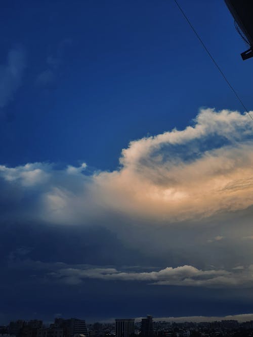 Fotos de stock gratuitas de ¡sobre las nubes!, cielo azul claro, cielo azul oscuro