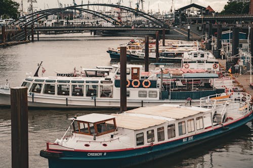Безкоштовне стокове фото на тему «Водний транспорт, Гамбург, журавлі»