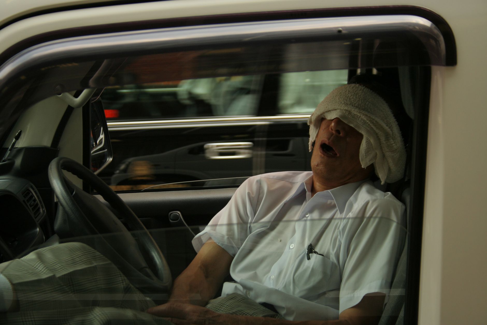 Condutor adormece ao volante e crianças ficam feridas em despiste aparatoso