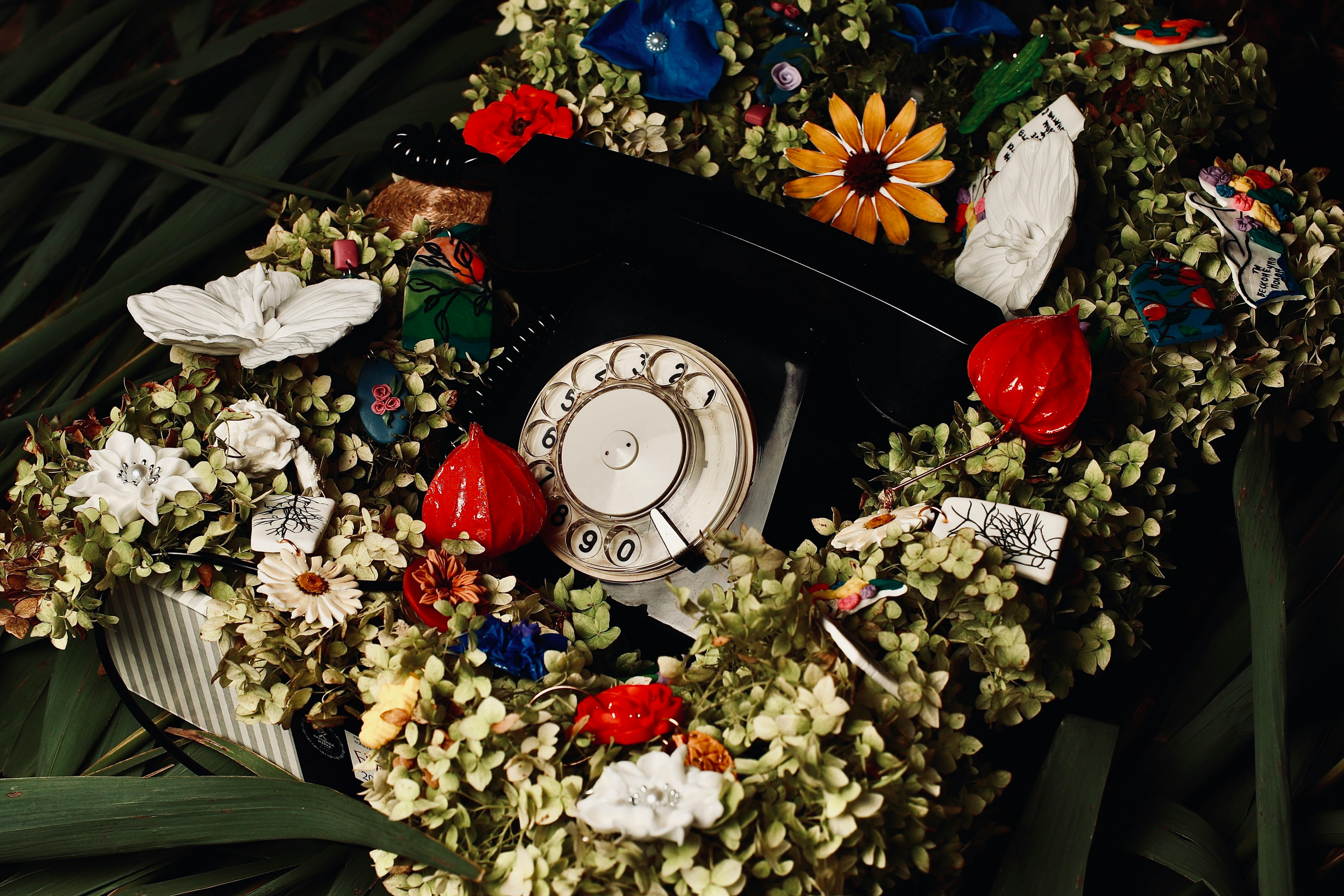 Flowers Wreath over Vintage Telephone · Free Stock Photo, image size:1125x750