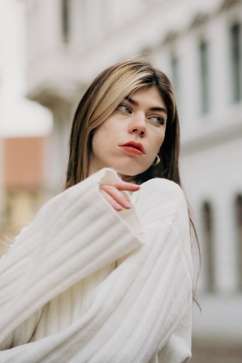 Free Fashion portrait of a woman in an urban environment with stylish makeup and attire. Stock Photo