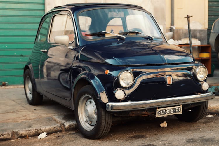 Black Retro Fiat 500