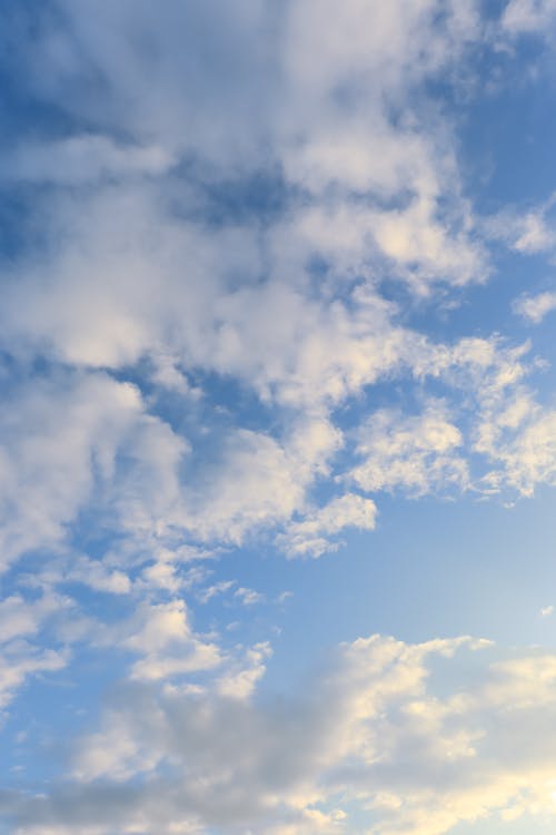 Free White Clouds in the Blue Sky Stock Photo