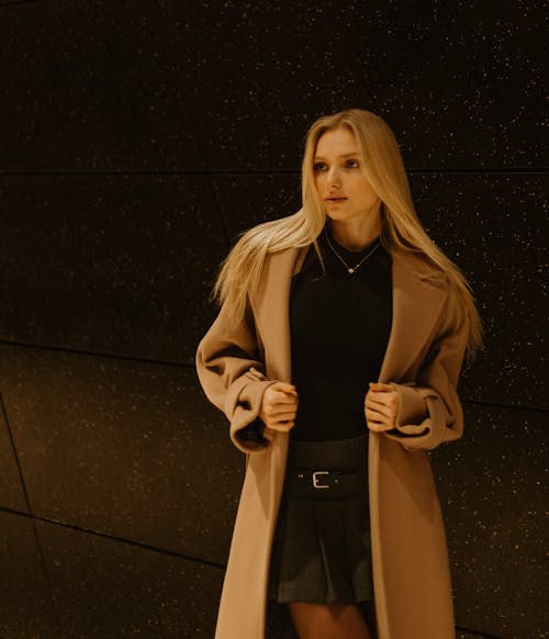 Darmowe zdjęcie z galerii z blond, czarny sweter, fotografia mody