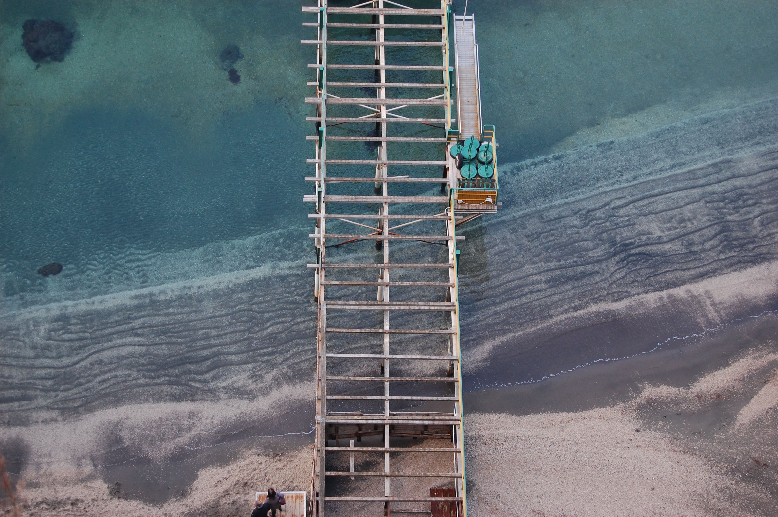 Top View of a Wooden Structure on a Beach · Free Stock Photo