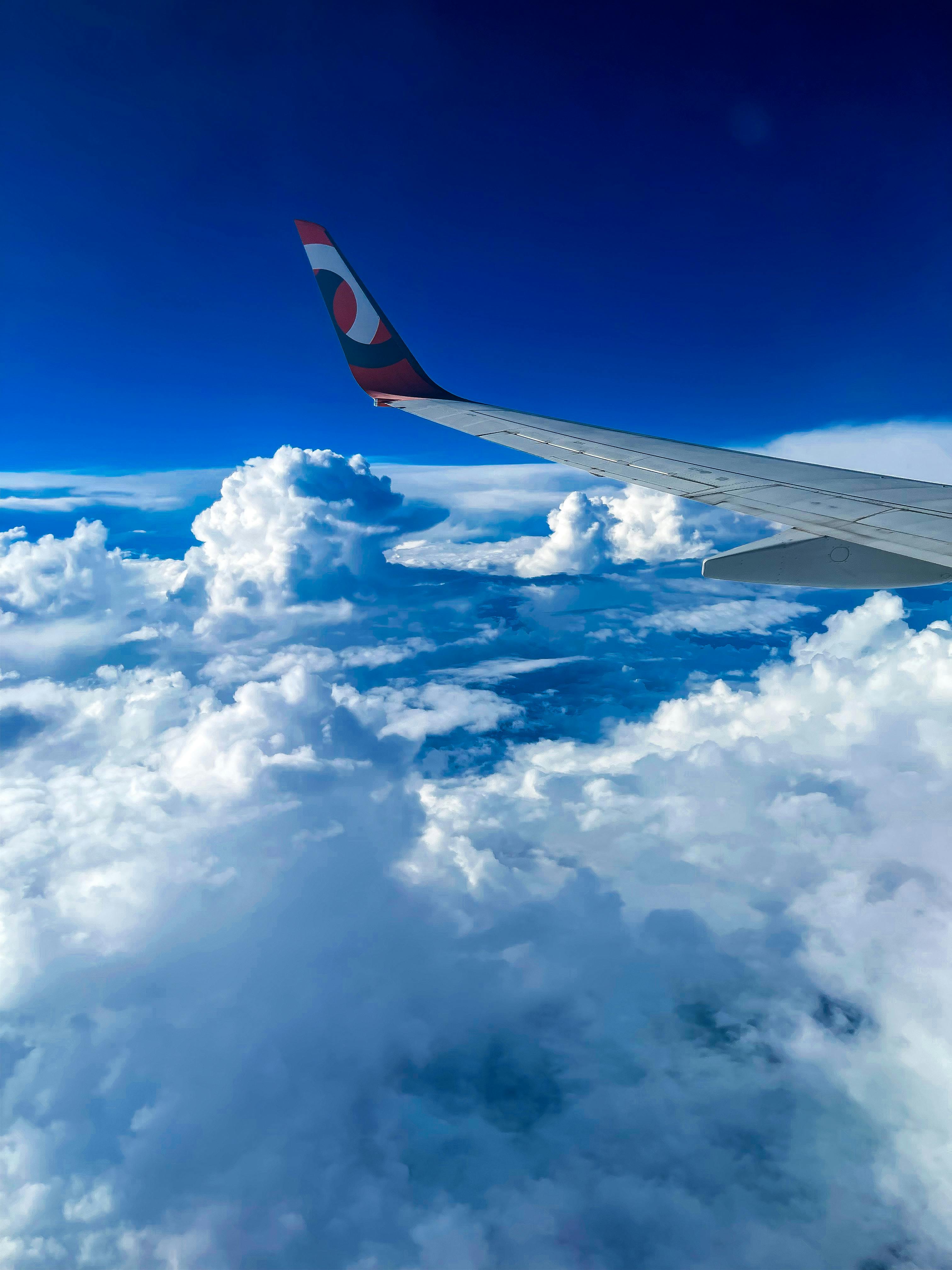Last-Minute Flight Booking Hacks: Flying Smart on Short Noticeâ€‹