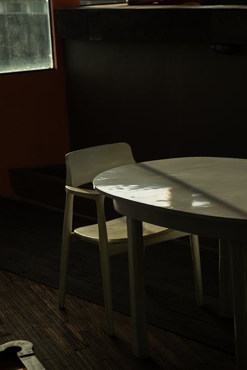 Darmowe zdjęcie z galerii z krzesło, pionowy strzał, podłoga