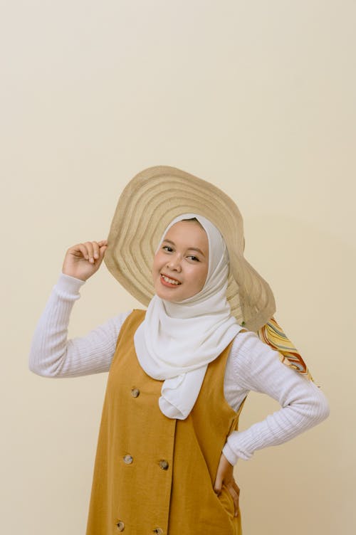 Kostnadsfri bild av Framställ, hatt, hijab