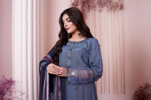 Free Side portrait of young woman in elegant blue traditional dress with embroidery indoors. Stock Photo