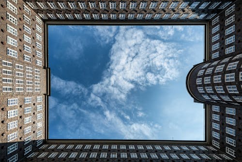 Kostenloses Stock Foto zu blauer himmel, city, deutschland