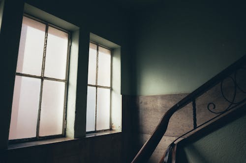 Gratis stockfoto met balustrade, donker, interieur