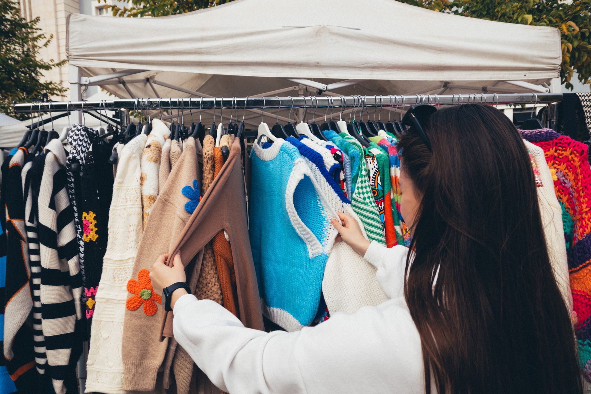 Yvonne zoekt vintage kleding in Parijs voor winkel in Burgum